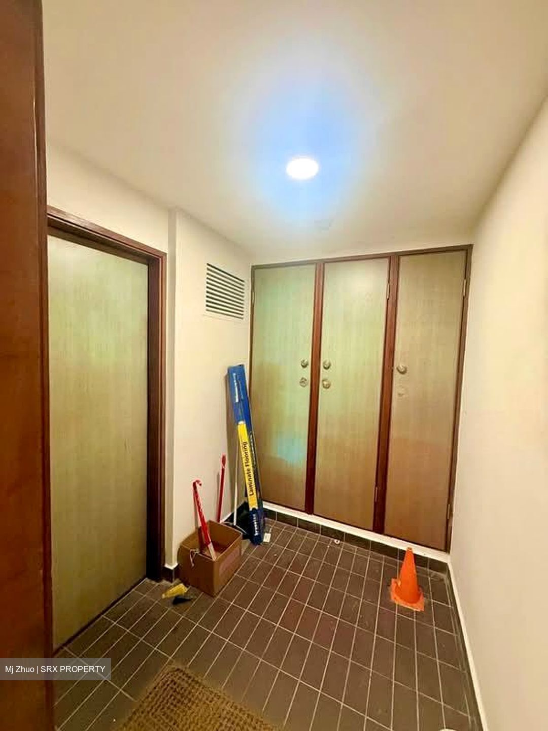 Beach Road (D7), Office #547590421